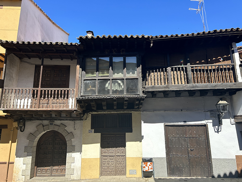 Balconadas de madera en el Valle del Jerte