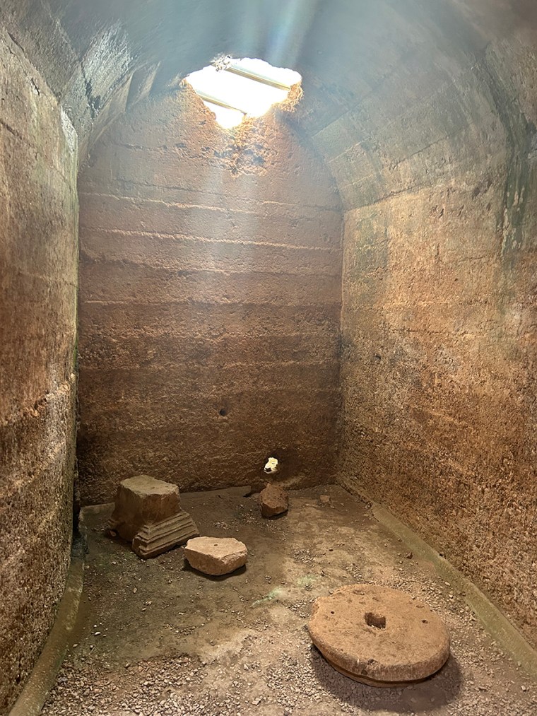 Interior cisterna de Uxama Argaela