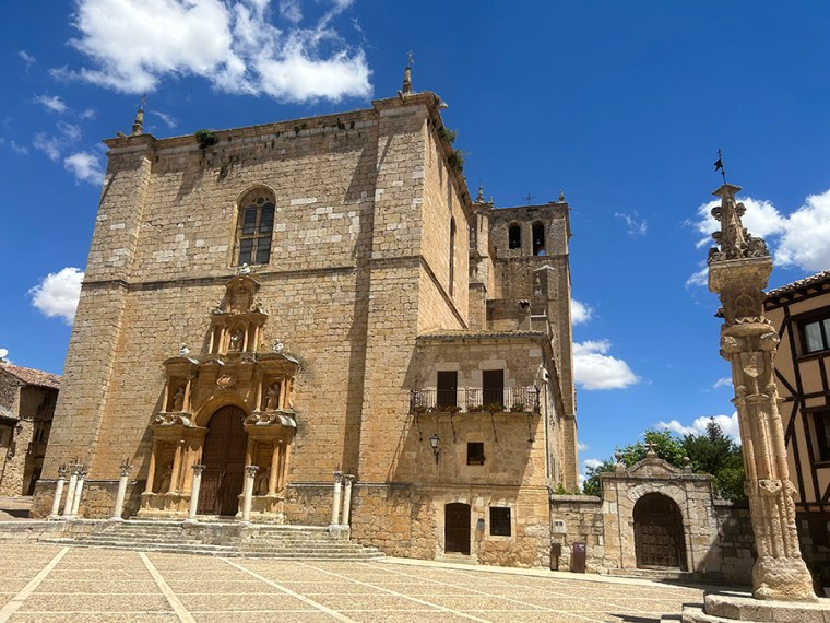 Plaza mayor y rollo jurisdiccional Peñaranda de Duero