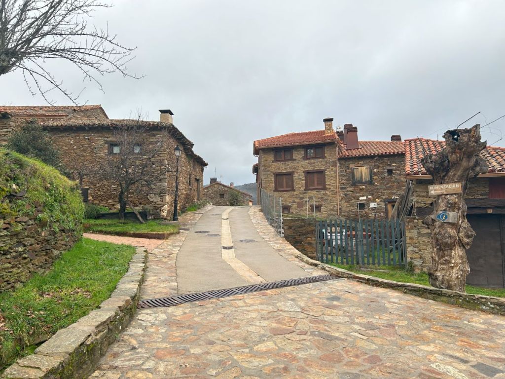 La Hiruela pueblo Sierra del Rincón de Madrid