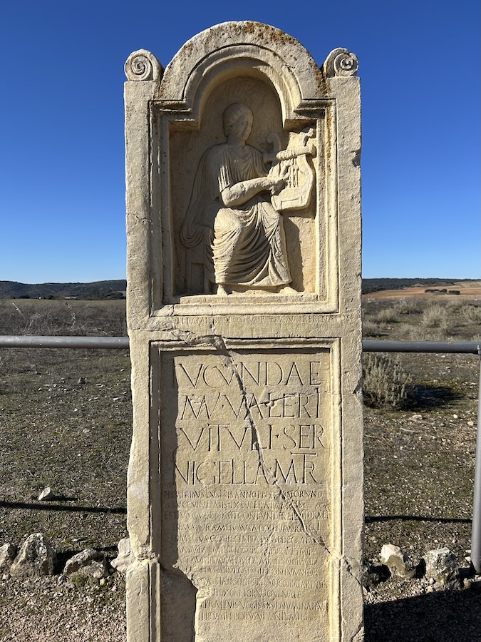 Segóbriga estela funeraria esclava