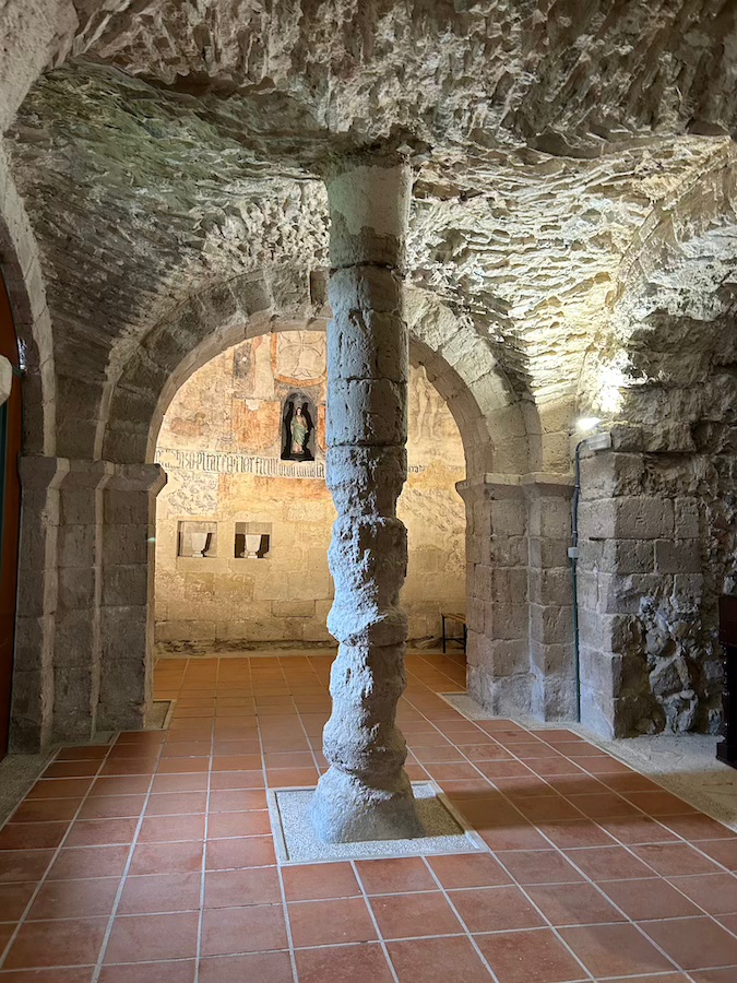 Columna palmera iglesia Wamba