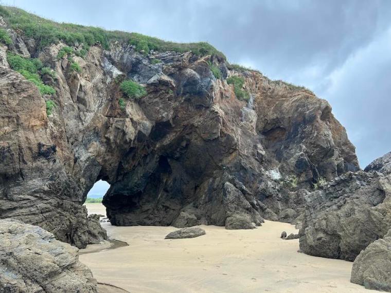 playa penarronda costa asturiana