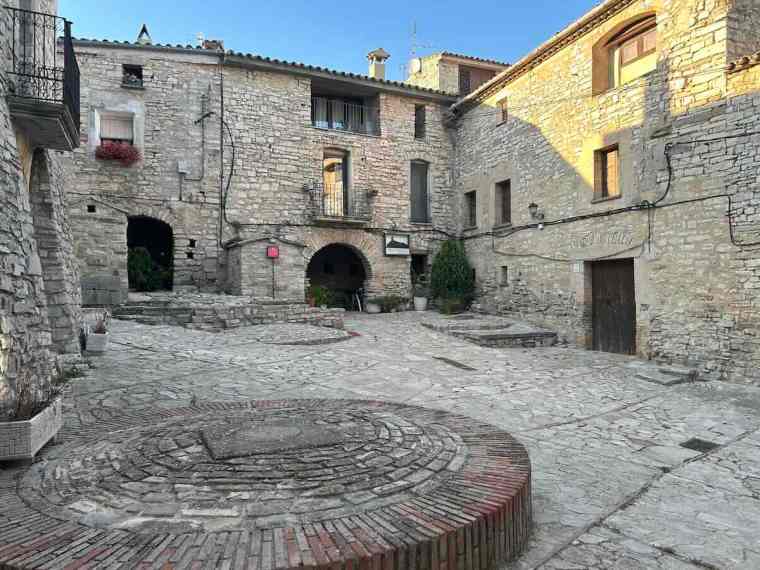 Montfalcó Murallat pueblo medieval Lérida