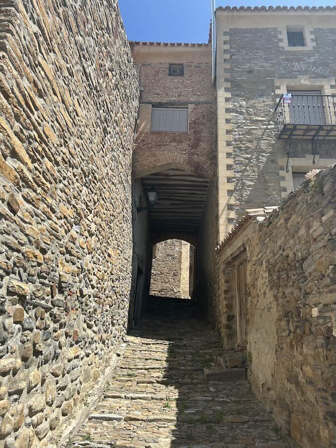 Calle empedrada de Yanguas