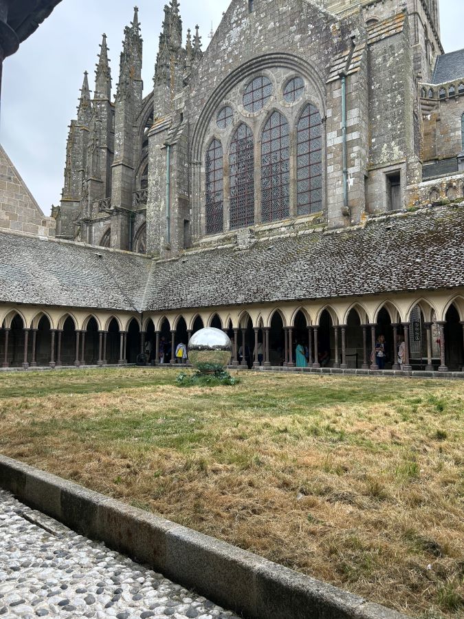 Claustro Monte Saint Michel