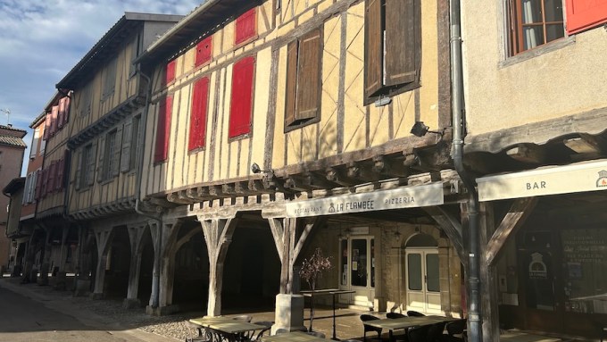 Plaza de Mirepoix sur deFrancia